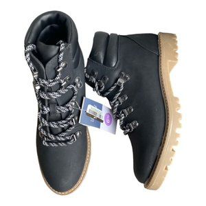 Woman black univeersal thead chelsea style combat Boots Size 6.5